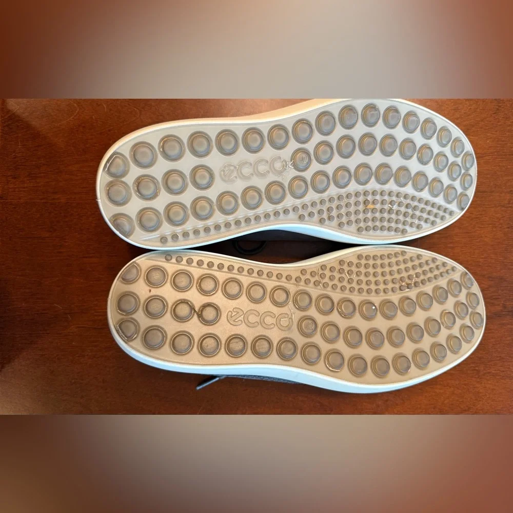 Men’s Ecco Grey Sneakers. US size 8. Euro 42 - Picture 9 of 9